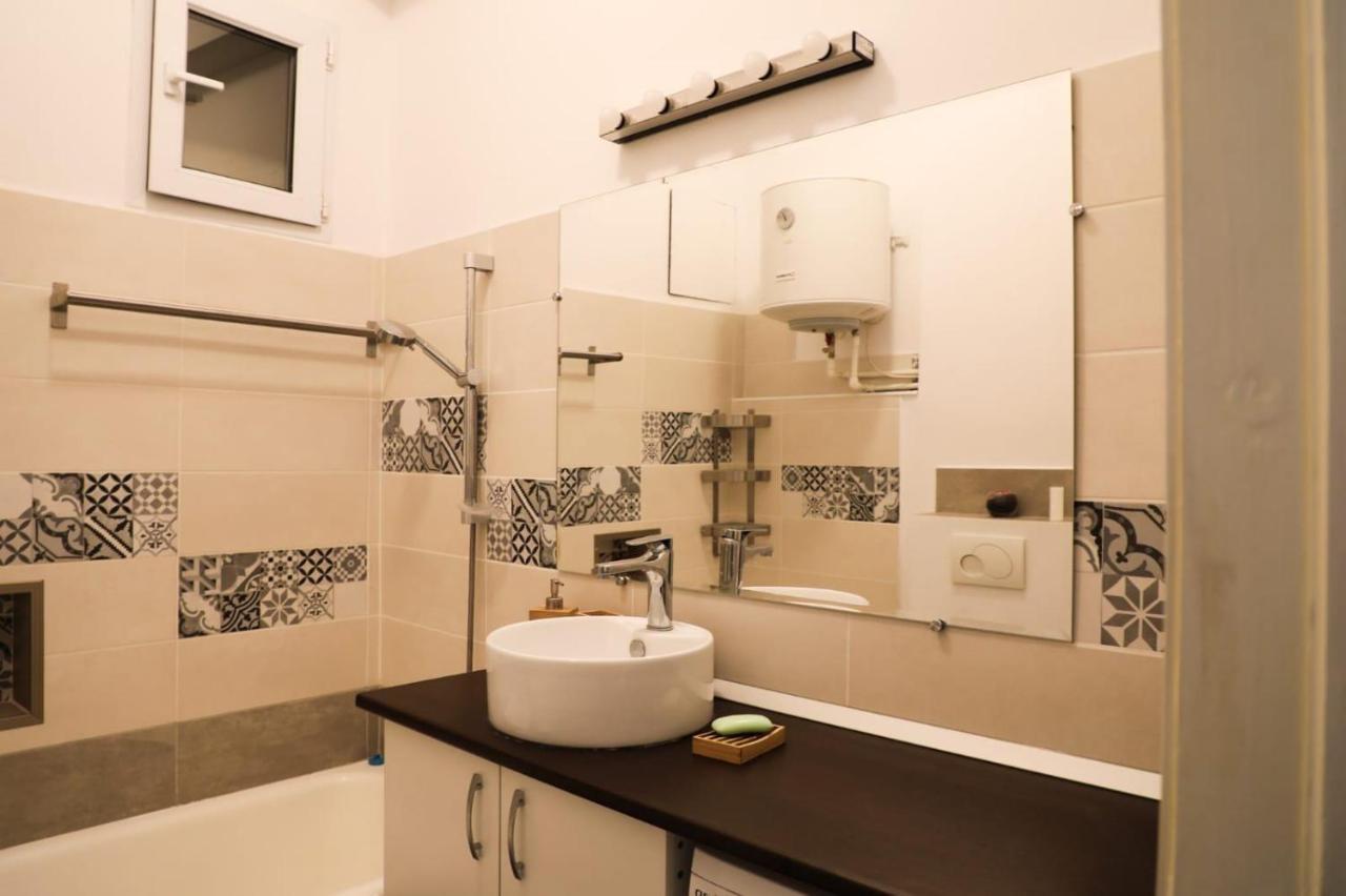 Ultracentral Cozy Apartment Near Old Town Bucureşti Ngoại thất bức ảnh